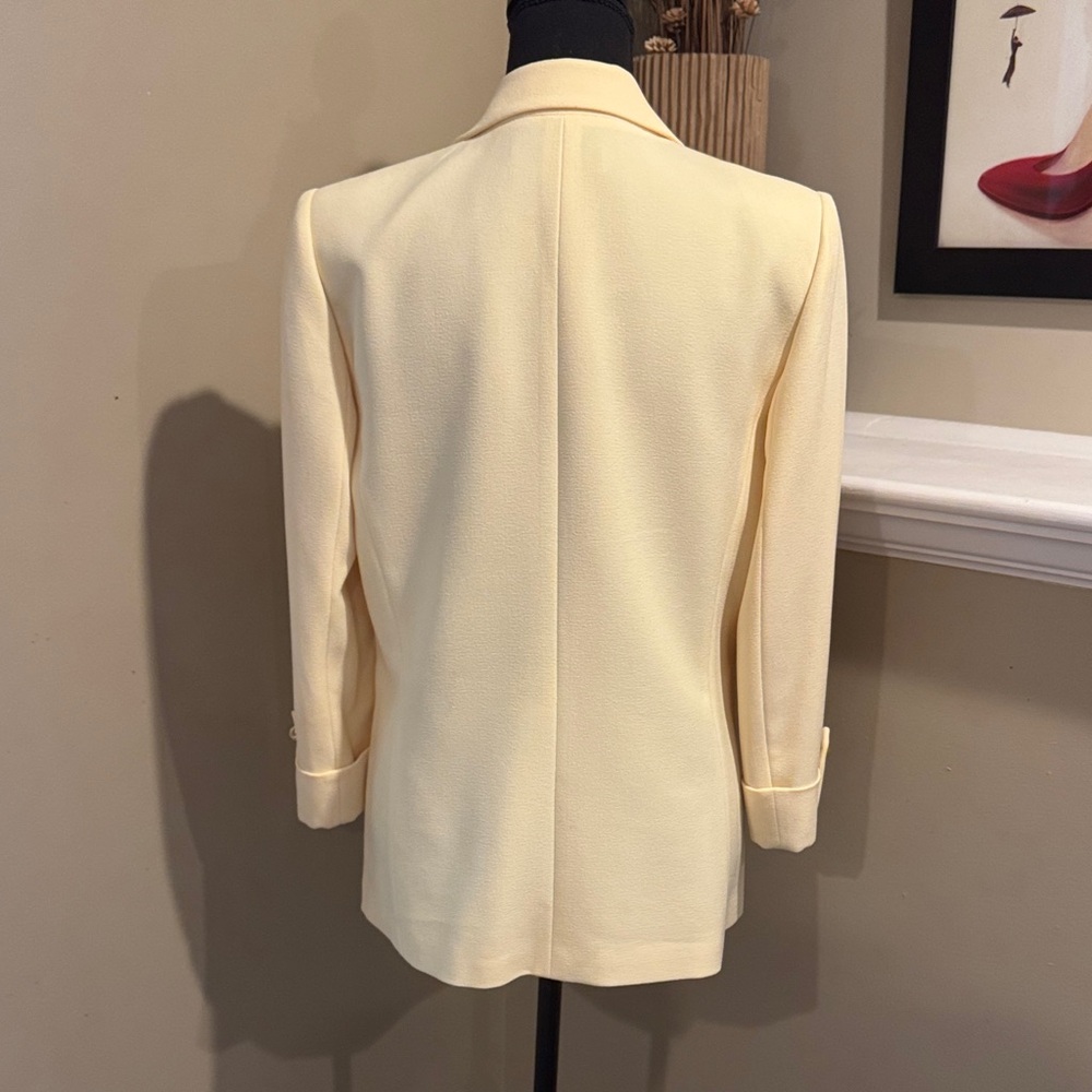 Chic Cream Jacket - image 2